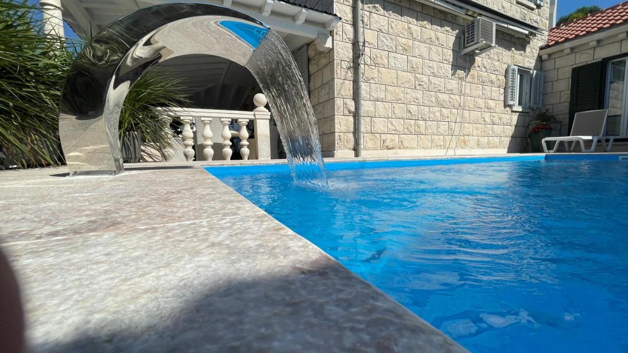 Villa Ardura - Island Holiday Residence **** Bol. Island Brac Bagian luar foto
